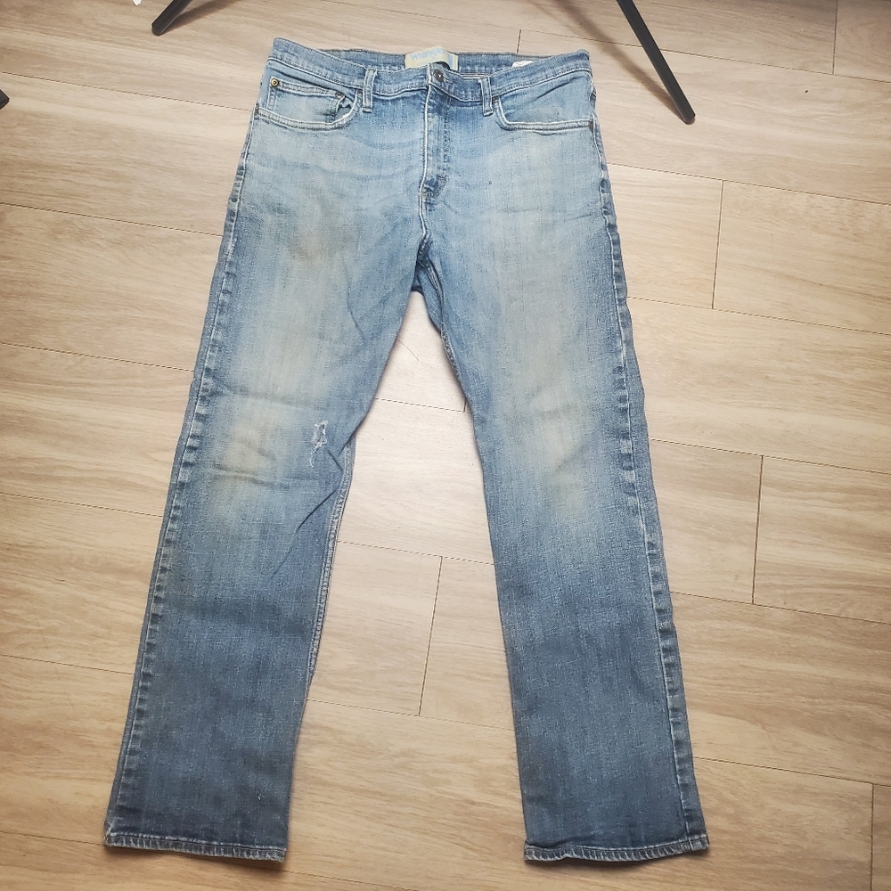 Wrangler Men's 34x30 Straight Fit Light Wash Distressed Jeans